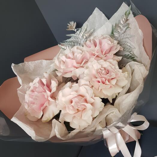 Букет ажурных роз