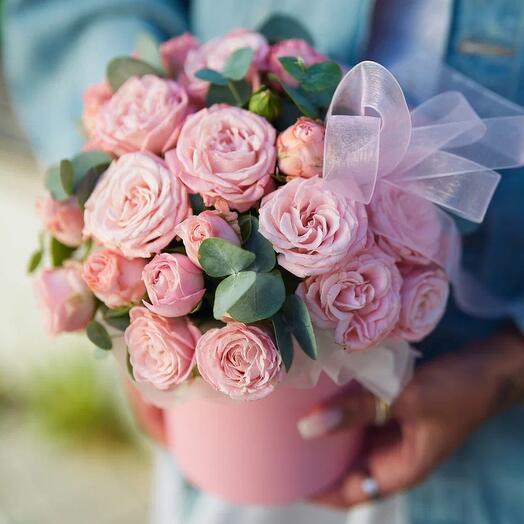 Кустовые розы в коробочке подарок нежный 🌸