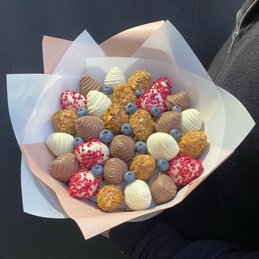 Клубничный букет 🤍🤎