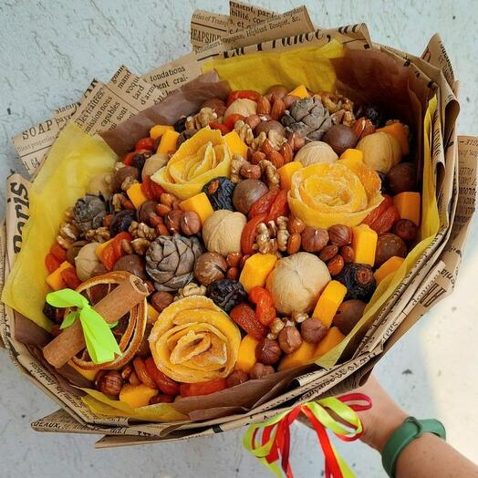 Букет из сухофруктов, орехов "Золотая осень"