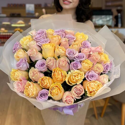 Микс букет из 51 розы в фирменной упаковке (29.45)
