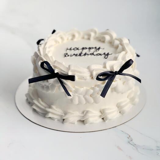Cake with bows and ruffles