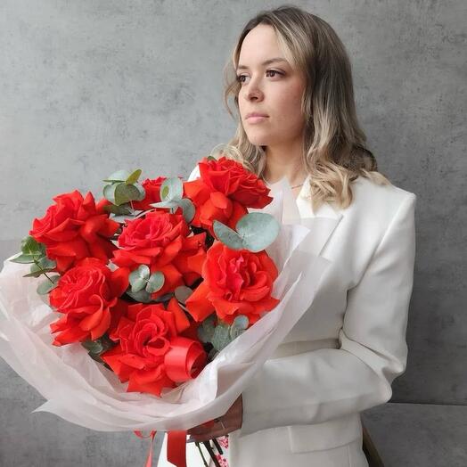 Яркий букет из французской розы Нина
