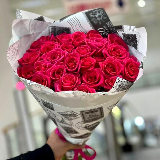 Изысканные 35 розовых роз