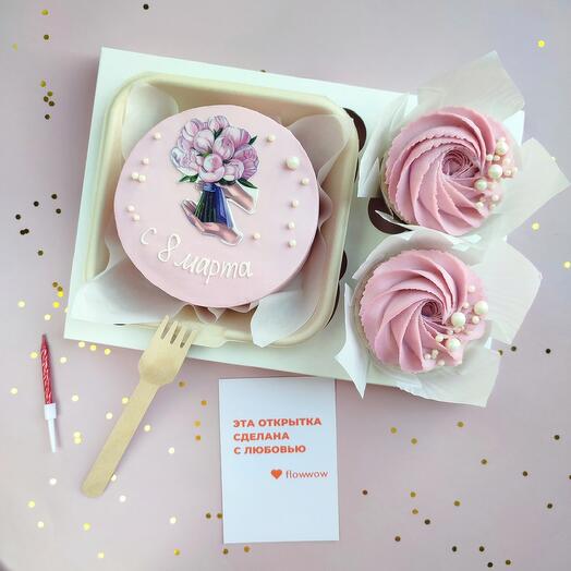 Нежный розовый набор из клубничных капкейков и бенто торта с букетом тюльпанов и любой надписью в подарок девушке, женщине