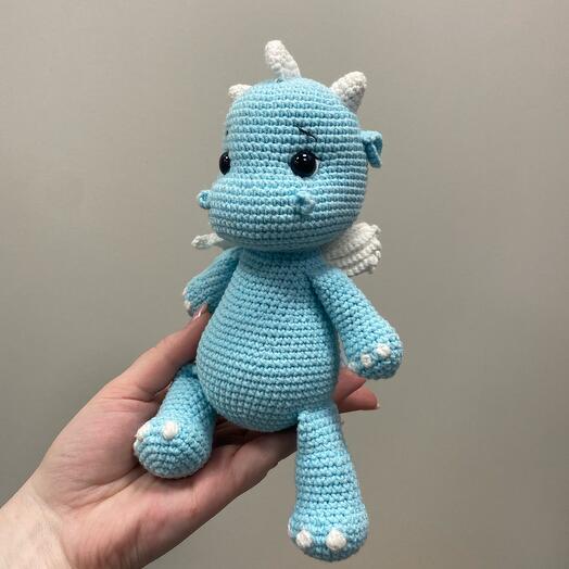 Вязаная игрушка ручной работы Дракоша