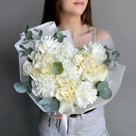 Нежный букет белая французская роза, диантус гвоздика и эвкалипт (нб 488)