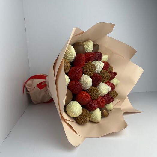 Букет  из клубники в шоколаде «GoldBerry» M