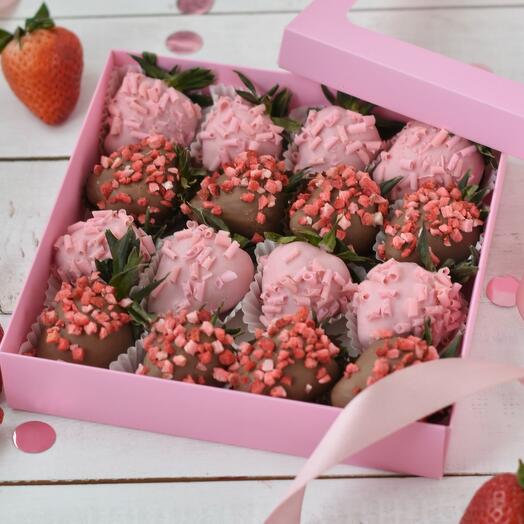 Набор любимоц маме клубники в шоколаде Pink Chocolate