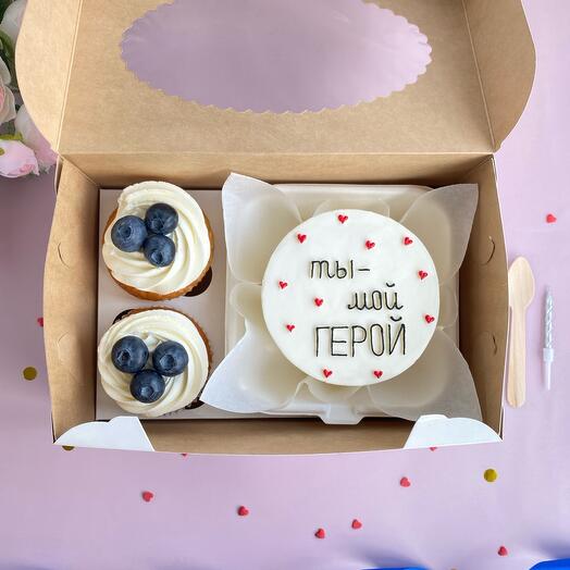 A set of bento cake You are my hero and two cupcakes
