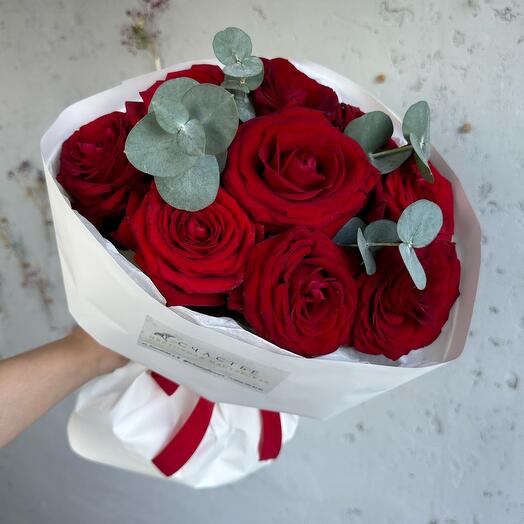 Rosas con eucalipto