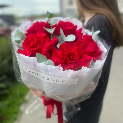 Круглый Букет из алых французских Роз