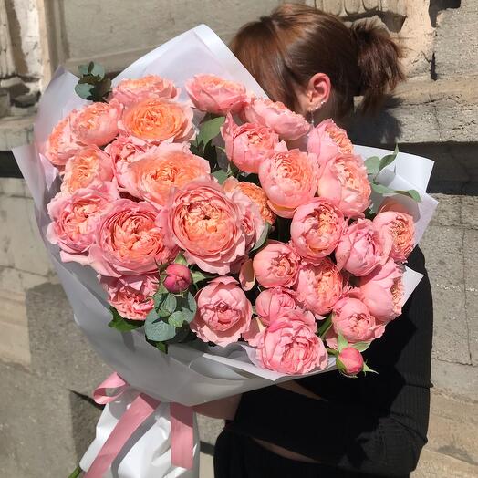 Дуо кустовой пионовидной розы Джульетты и эвкалипта (154)