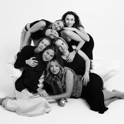 Съемка с друзьями в студии автопортрета