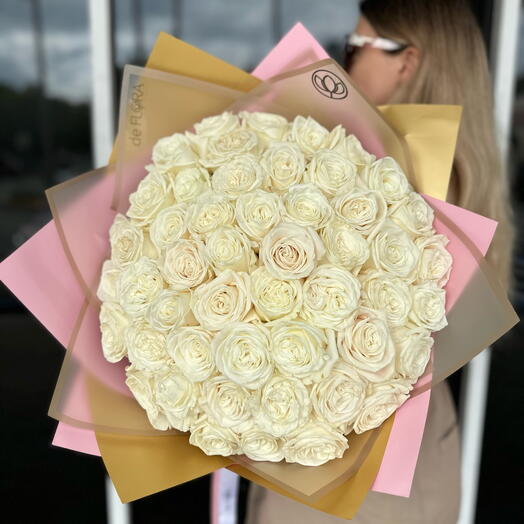 Bouquet of white roses