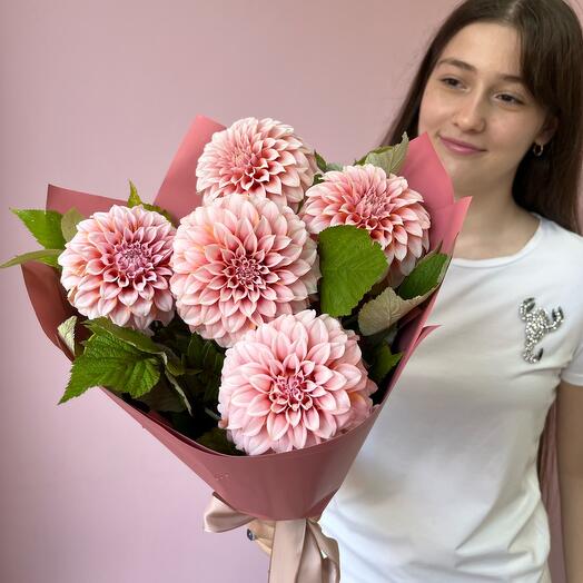 Букет из георгин с малиной ️
