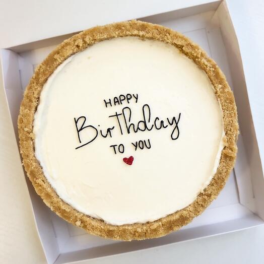 Pastel de queso clásico con letras / feliz cumpleaños /cumpleaños