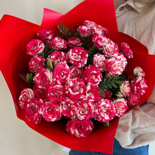 Ramo de rosas Rosadas rojas y blancas M