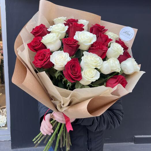 White and red Roses bouquet️🤍️️️
