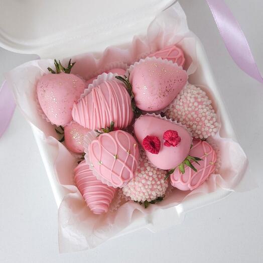 Бенто клубника в шоколаде &quot;Pink&quot;, любимой девушке, маме, бабушке, коллеге, на день рождения