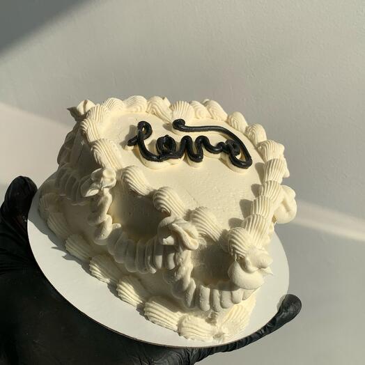 Торт ламбет с надписью Love