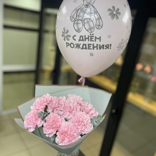 Букет с диантусами и шар