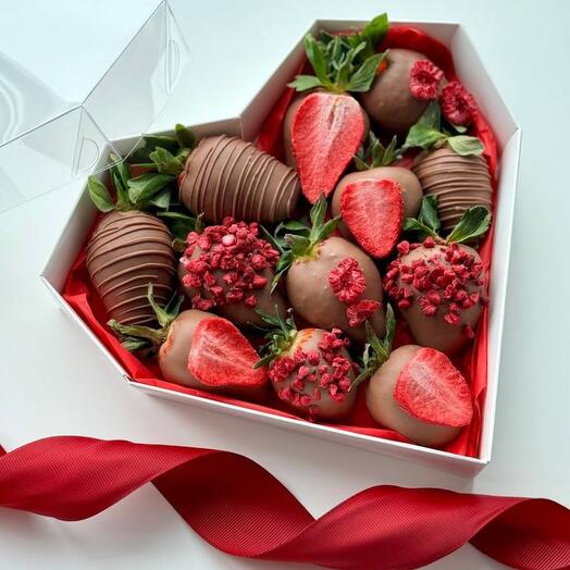 Клубника в шоколаде Сердце М клубничный девушке жене 14 февраля день влюблённых 8 марта