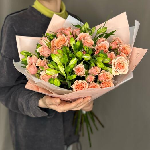 Нежный букет с розой и альстромерией