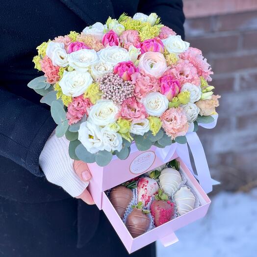 Шкатулка маленькая микс цветов Romance с ранункулюсом