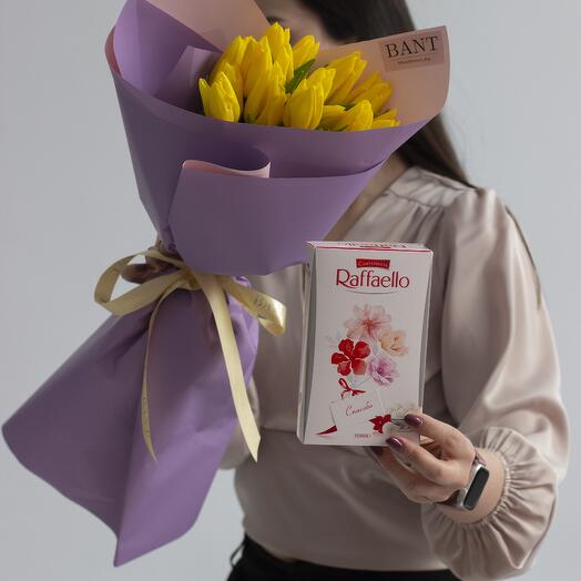 15 желтых тюльпанов + Raffaello