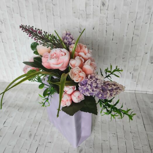 Нежный букет из мыла с розами и гиацинтами
