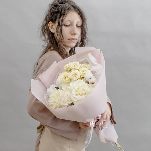 Seasonal discount! Creme Brulee bouquet with lace roses and cotton