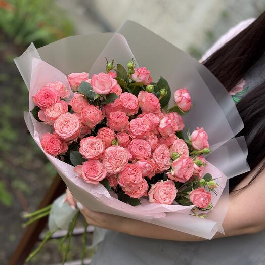 Кустовые розы розовые 11 штук
