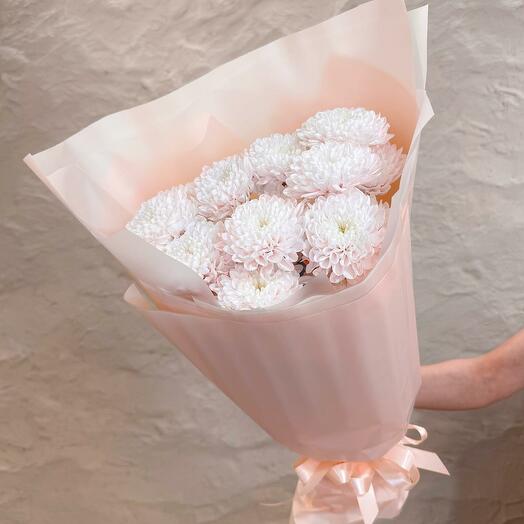 Букет из персиковых хризантем