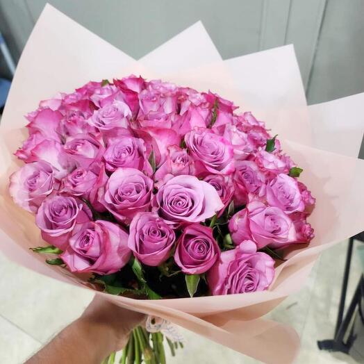 Purple roses bouquet