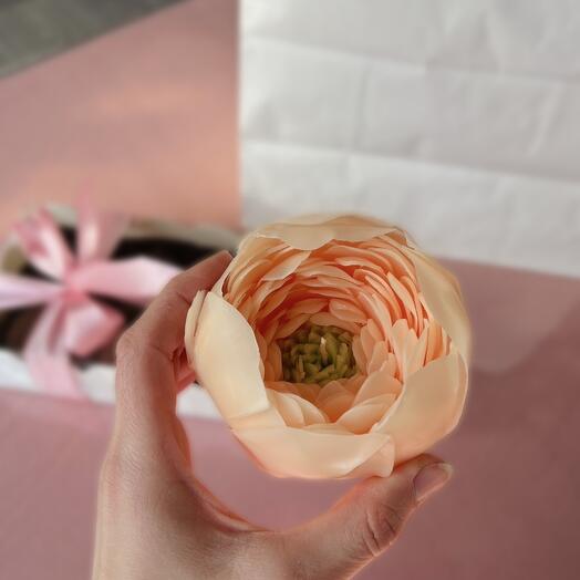 Свеча-пион из пчелиного воска ручной работы