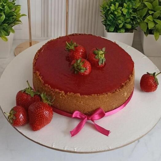 Чизкейк Нью-Йорк с клубничным соусом