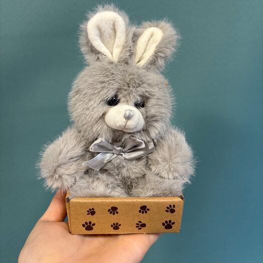 Зайчик с домиком серый