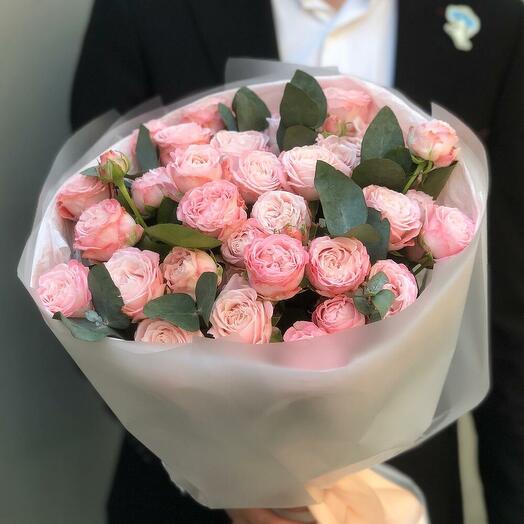 Моно нежных пионовидных кустовых роз
