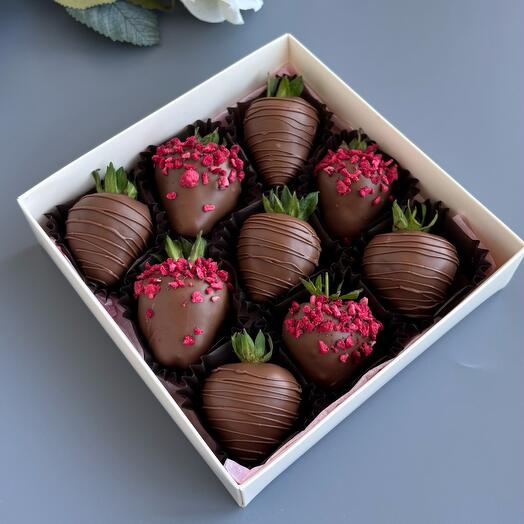 Strawberries in milk chocolate, 9 berries, a gift for a girl