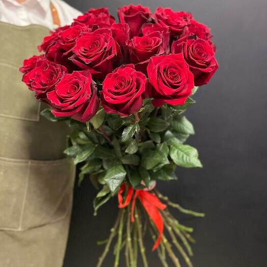 15 эквадорских роз 60см