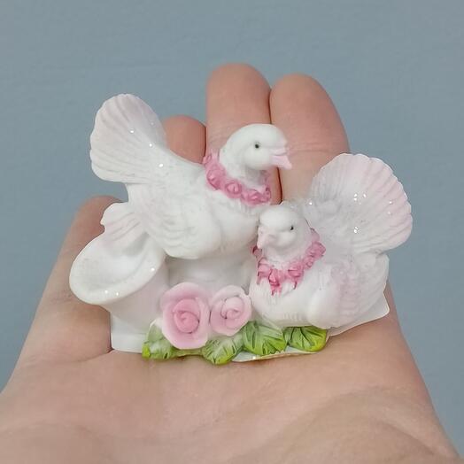 Фигурка "Голуби в венке"