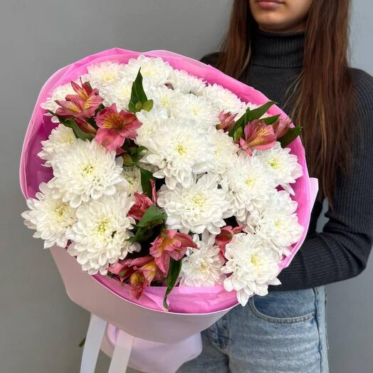 Круглый букет с розовой альстромерией