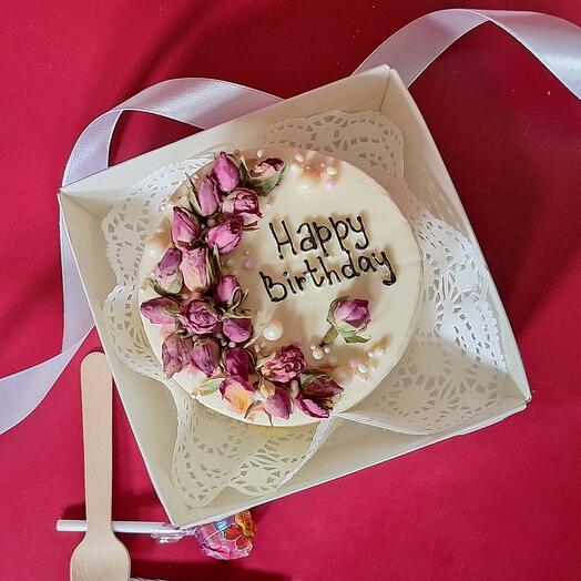 Бенто-торт "Happy Birthday" с сиреневыми розами-сухоцветами