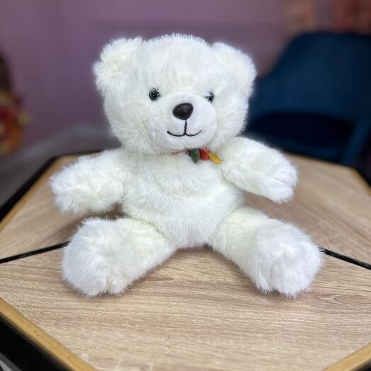 Плюшевый мишка с бусиками