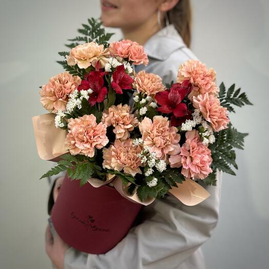 Коробка «Блади Мэри» (диантус, альстромерия, статица, папоротник)