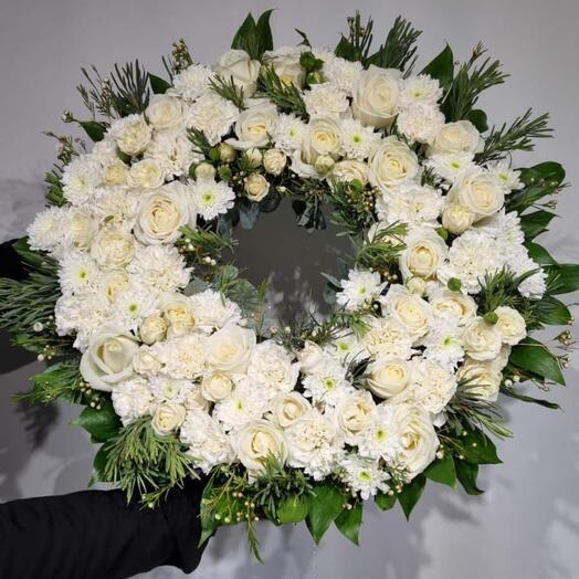 Венок похоронный из живых цветов