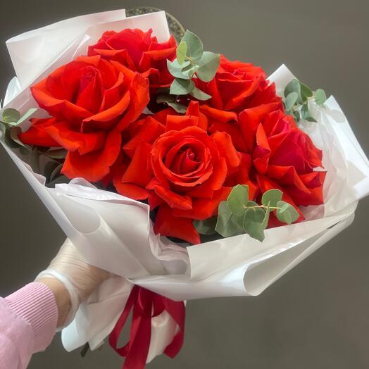 Красные розы в оформлении🌹