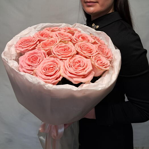 🔥АКЦИЯ🔥Букет "PERVOЦВЕТ" из 15 ароматных розовых роз сорта Софи Лорен в дизайнерском оформлении