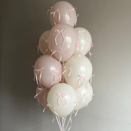 Фонтан из воздушных шаров с бантиками 🎀